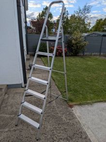 Aluminum step ladder