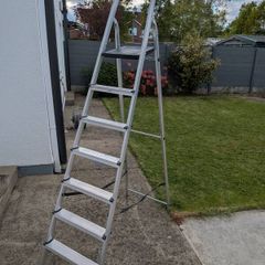 Aluminum step ladder
