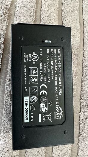 UBIQUITI POE injectors (1x48v and 3x 24v)