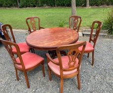 Round dining table and 6 chairs