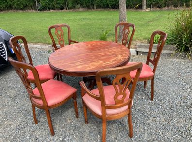 Round dining table and 6 chairs