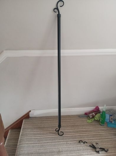 Extendable curtain pole
