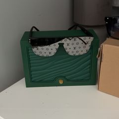 sunglass