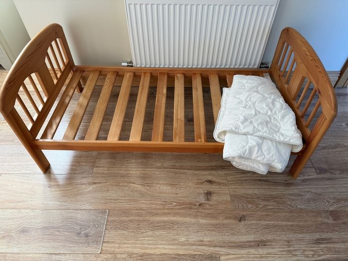 Toddler bed