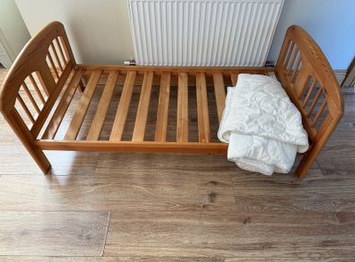 Toddler bed