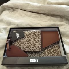DKNY travel set
