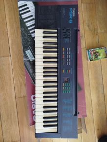 Vintage Yamaha Keyboard