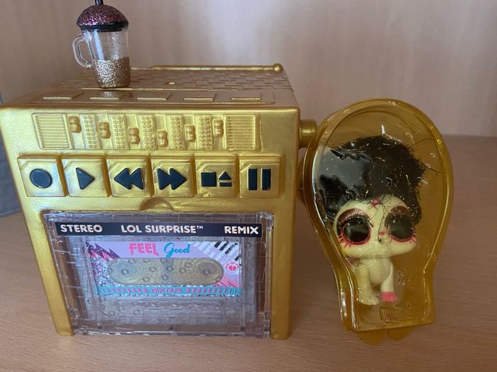 LOL DOLLS big and small include loads of accesories
