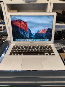 A1466 Apple MacBook Air 13" i5 @ 1.6GHz 8GB 256GB SSD Early 2015 (Battery Cycle: 584)