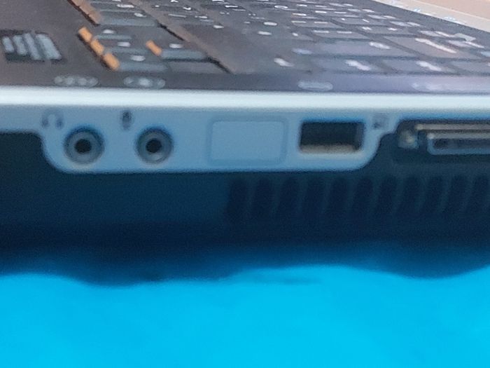 HP Pavilion zv6000, .5GB Ram, 60GB HDD, Original Windows XP, Real Genuine Vintage Laptop in excellent condition