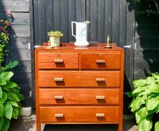chest of drawers