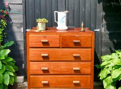 chest of drawers