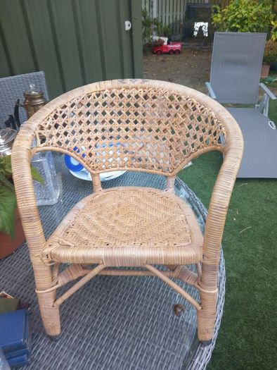Rattan chair for a child, very cool piece, metal feet, D18
