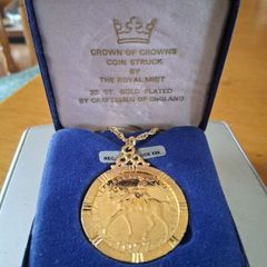 22ct gold plated Crown necklace 1977