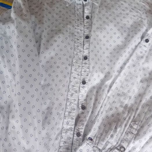 ladies shirt. Tommy Hilfiger. Size small