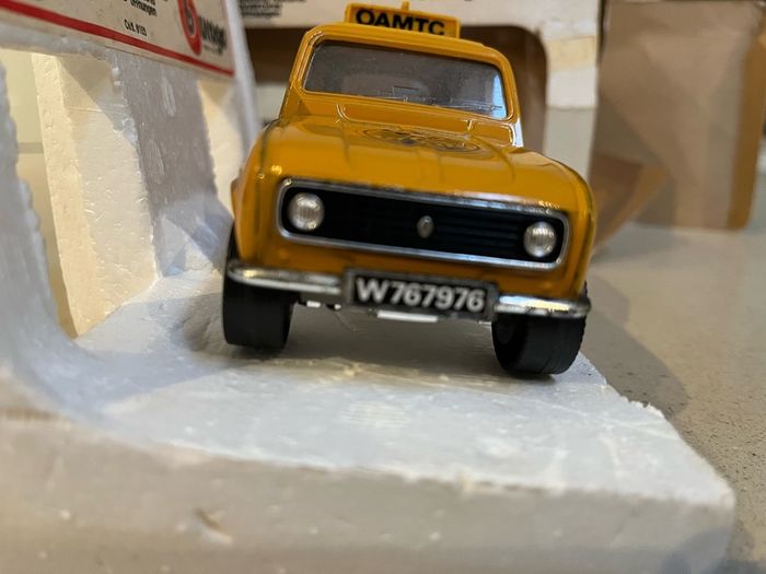 Renault 4 Secours OAMTC Austrian Serie 1/24 Burago Ultra Rare