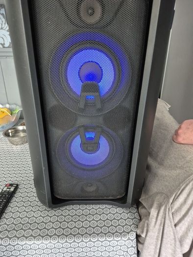 LG rk7 XBoom 550 watt Speaker and projector
