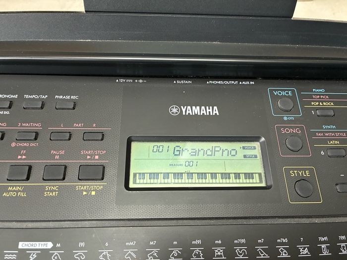 Yamaha keyboard YPT-270 with stand and stool