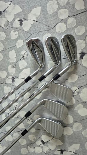 Mizuno JPX 923 Hot Metal irons and Sirxon Bag