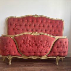 Pink Tufted Corbeille Bed