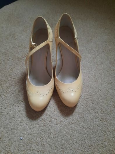 Thomas Patrick cream high heel mary janes
