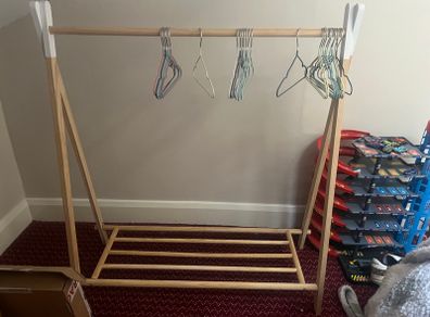 Children's clothing rail