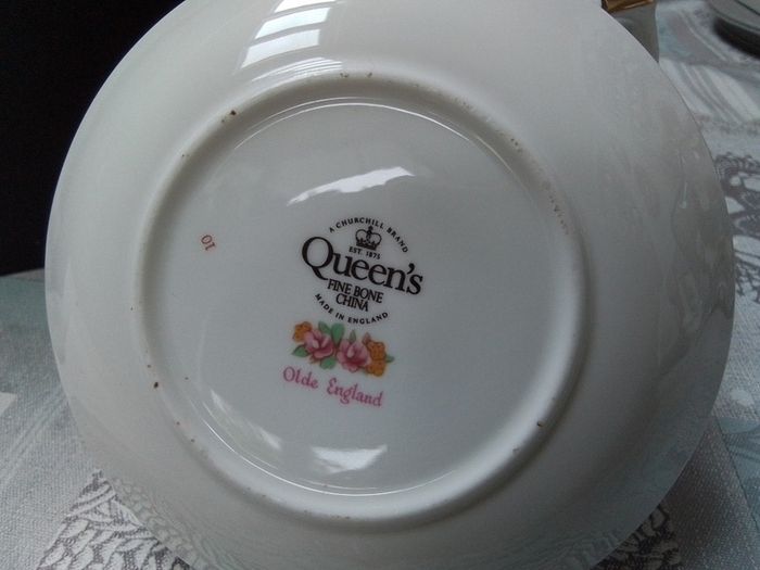 Queen's Olde English Mug & Biscuit Plate