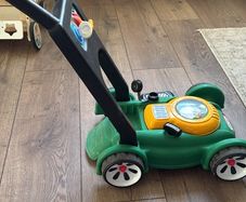Toy lawnmower