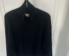 black cashmere jumper from H&M
