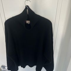 black cashmere jumper from H&M