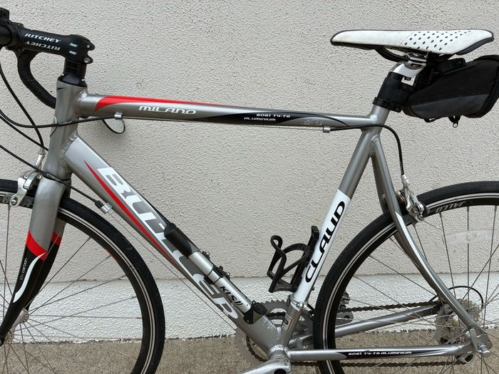 Claude Butler Bicycle 27 inch wheels. 18 speed.