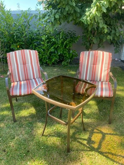 bistro set with cushions