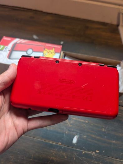 Nintendo 2DS XL - Pokemon Pokeball/Pikachu Edition Console