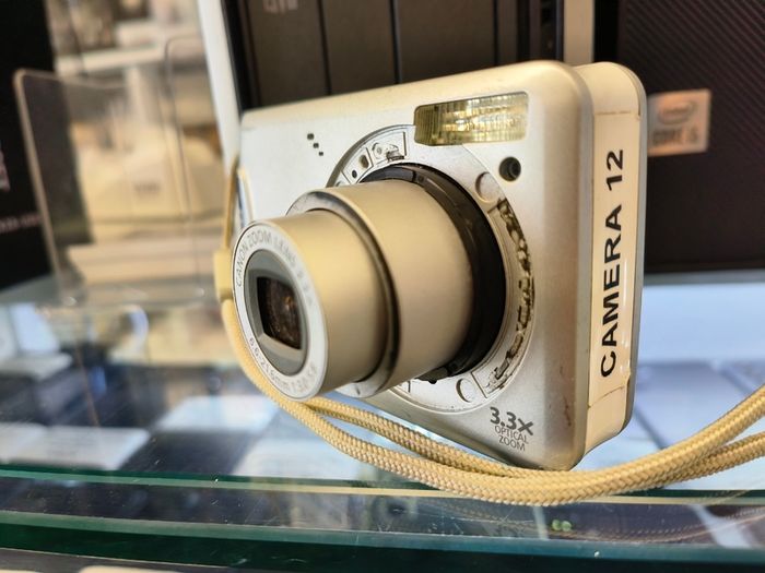 Canon PowerShot A480 10 MP Digital Camera with 3.3x Optical Zoom and 2.5-inch LCD/ Used