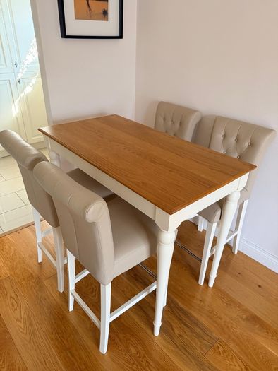 LIKE NEW Bar / Breakfast Table and Chairs