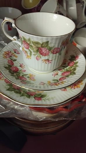 18piece Queens Woman And Home Rosina China Tea Set
