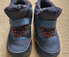 Kids warm waterproof boots size 9 eu27
