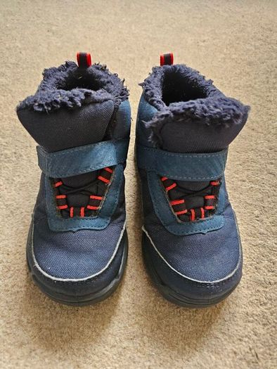Kids warm waterproof boots size 9 eu27