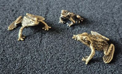 3 brass frogs,. Solid brass.