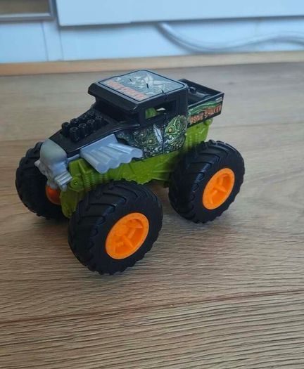 Monster truck