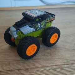 Monster truck