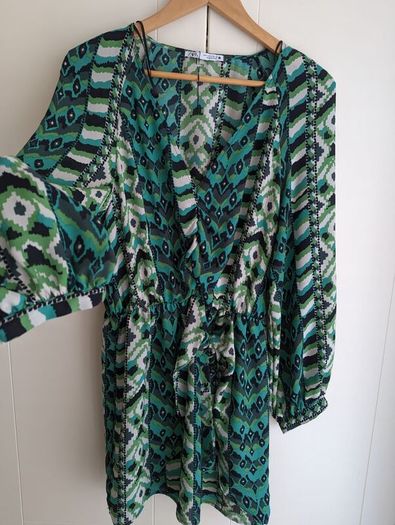beautiful dress Zara printed long sleeve V neck geometric dress bloggers , puffed sleeve dress