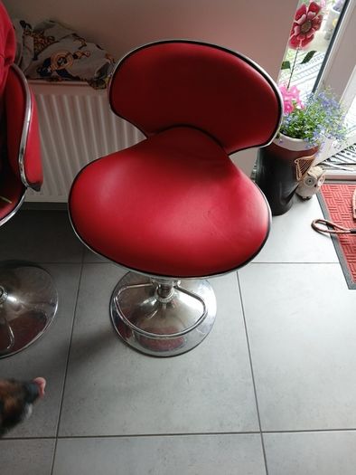 High stools chairs x3
