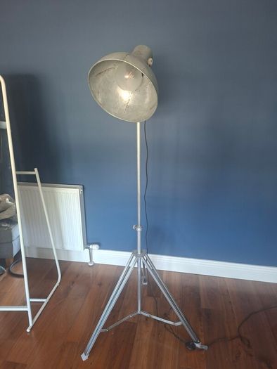 floor lamp