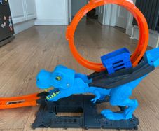 Hot wheels T-rex loop track