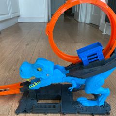 Hot wheels T-rex loop track