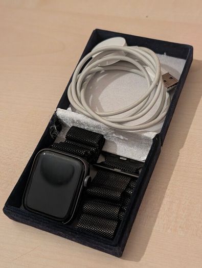 Apple Watch Series 4, 44mm, black