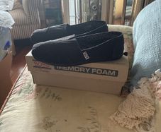 Sketchers Bobs Canvas Slip ons Size 4