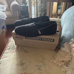 Sketchers Bobs Canvas Slip ons Size 4