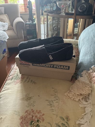 Sketchers Bobs Canvas Slip ons Size 4